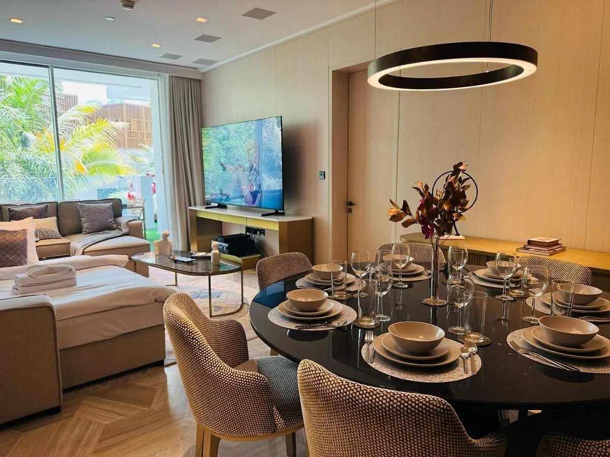 Luxe Apt With Pool View - Lush Greenery I Beach Access Dubai Apartment