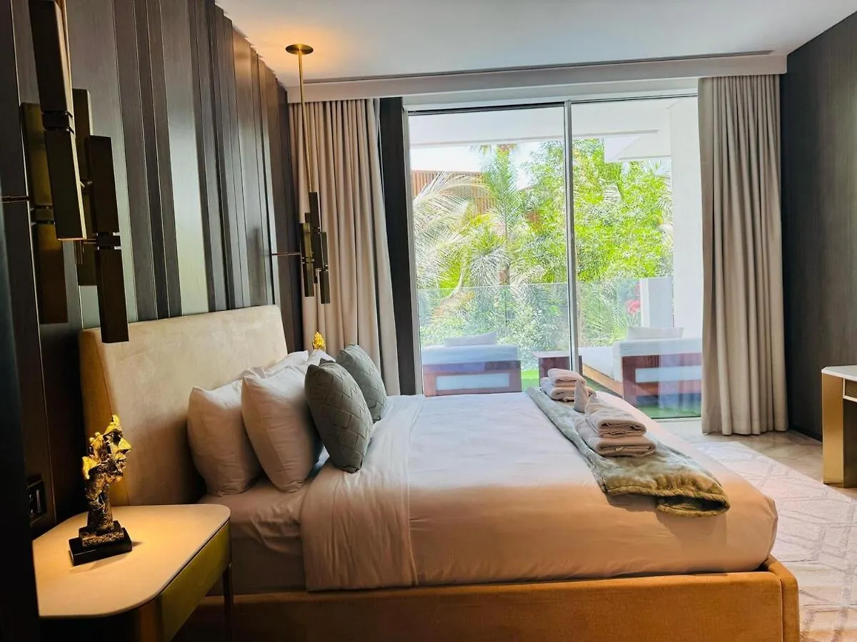 Luxe Apt With Pool View - Lush Greenery I Beach Access Dubai Apartment