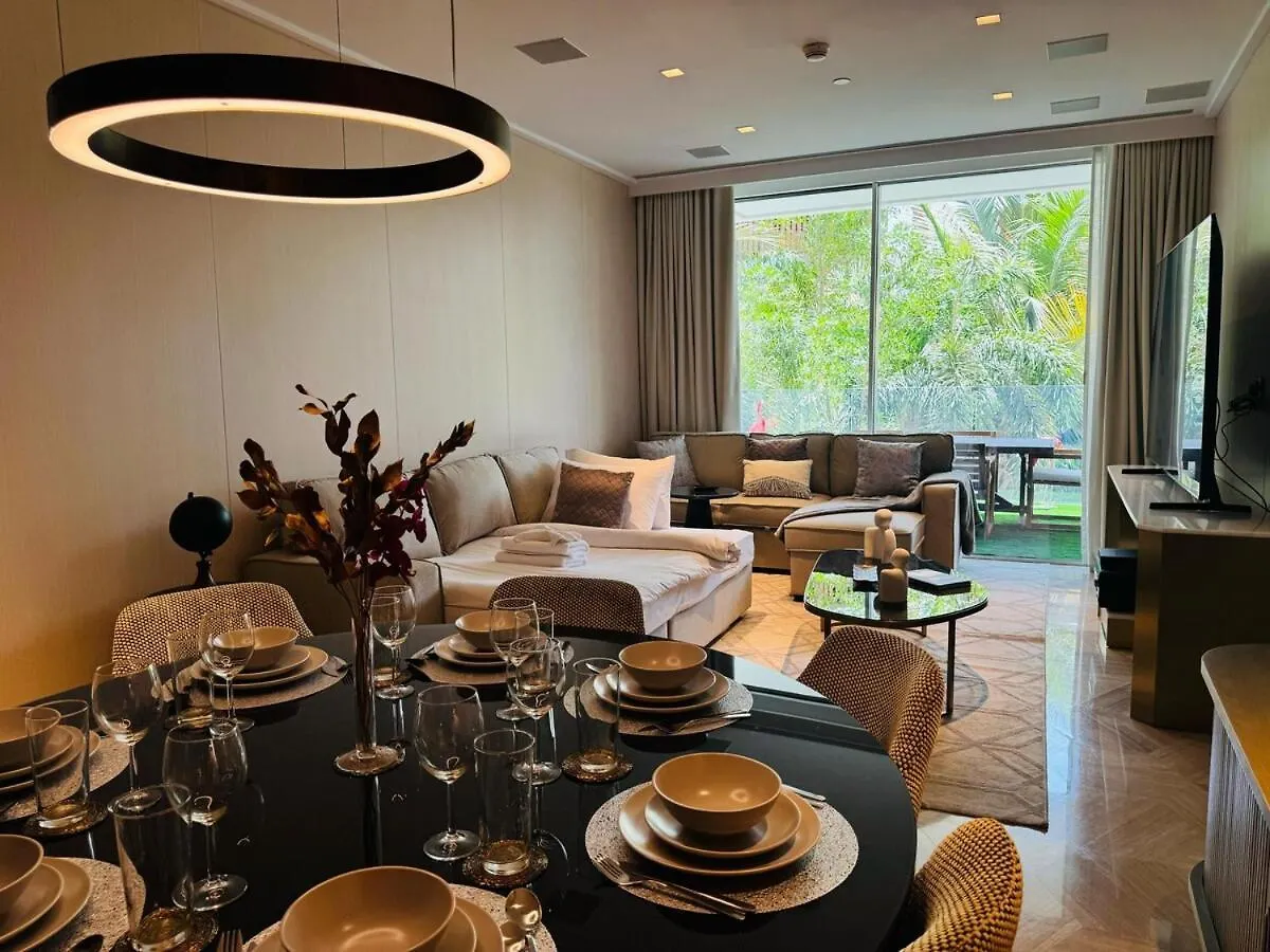 Apartment Luxe Apt With Pool View - Lush Greenery I Beach Access Dubai