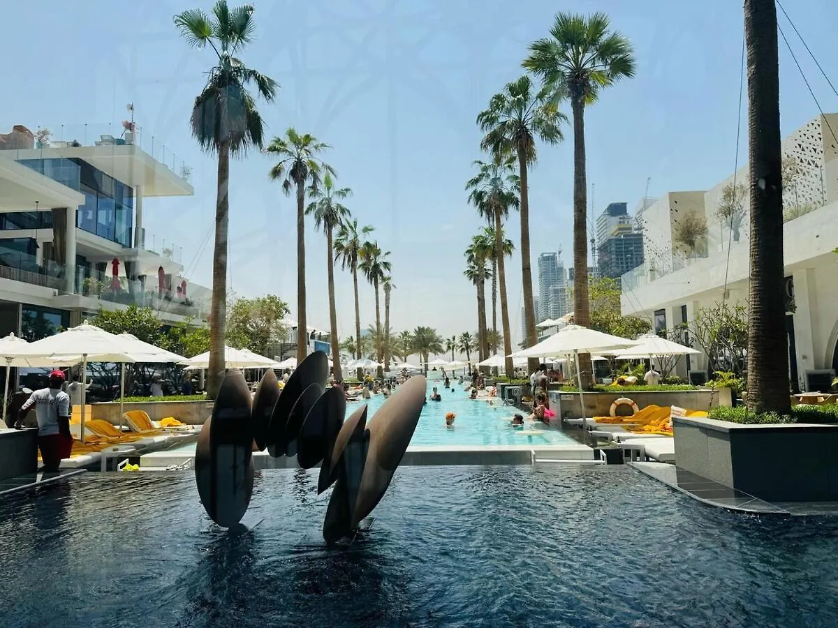 Luxe Apt With Pool View - Lush Greenery I Beach Access Dubai Apartment