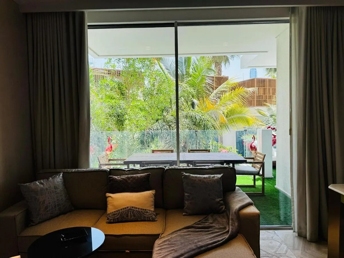 Apartment Luxe Apt With Pool View - Lush Greenery I Beach Access Dubai